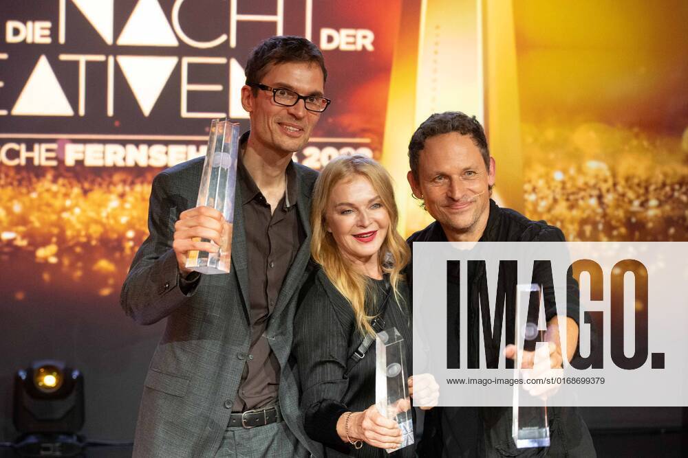 Preistraeger Matthias PETSCHE, Inga HUMPE, Tommi ECKART, v.l. Verleihung des Deutschen Fernsehpreises, Die Nacht der Kreativen - Der Deutsche Fernsehpreis 2022, Deutscher Fernsehpreis 2022 in Koeln, am 13.09.2022.