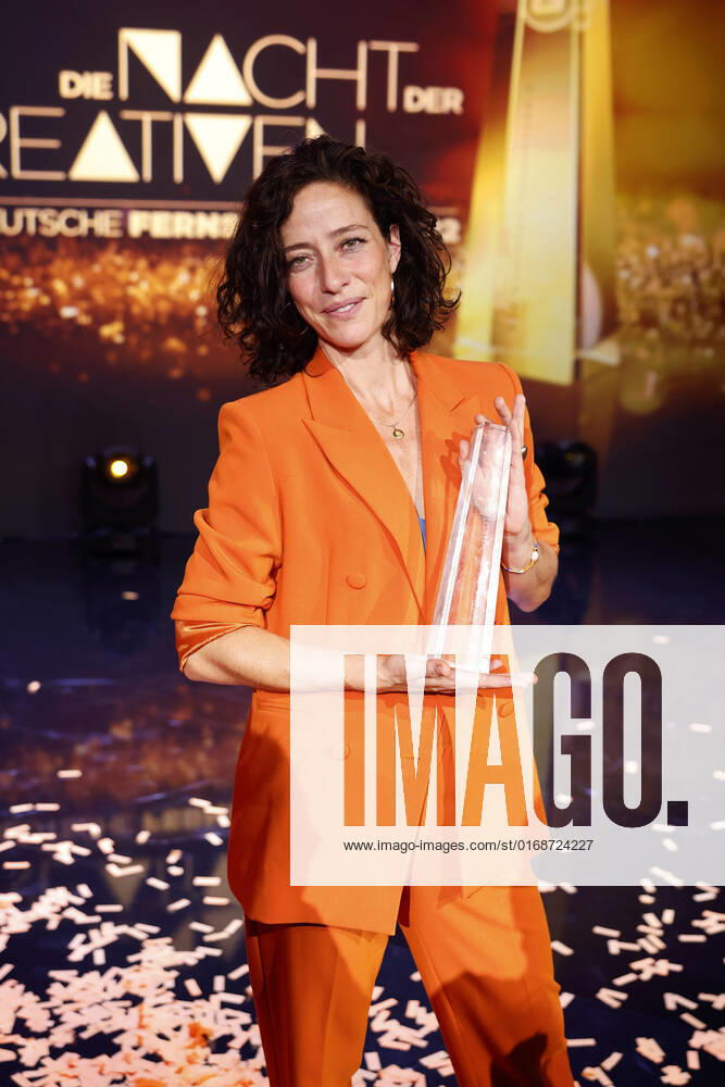 Filmeditorin Friederike Weymar, Preisträgerin in der Kategorie Bester Schnitt Fiktion, bei der Verleihung des Deutschen Fernsehpreises bei Die Nacht der Kreativen - Der Deutsche Fernsehpreis 2022. Köln, 13.09.2022 NRW Deutschland