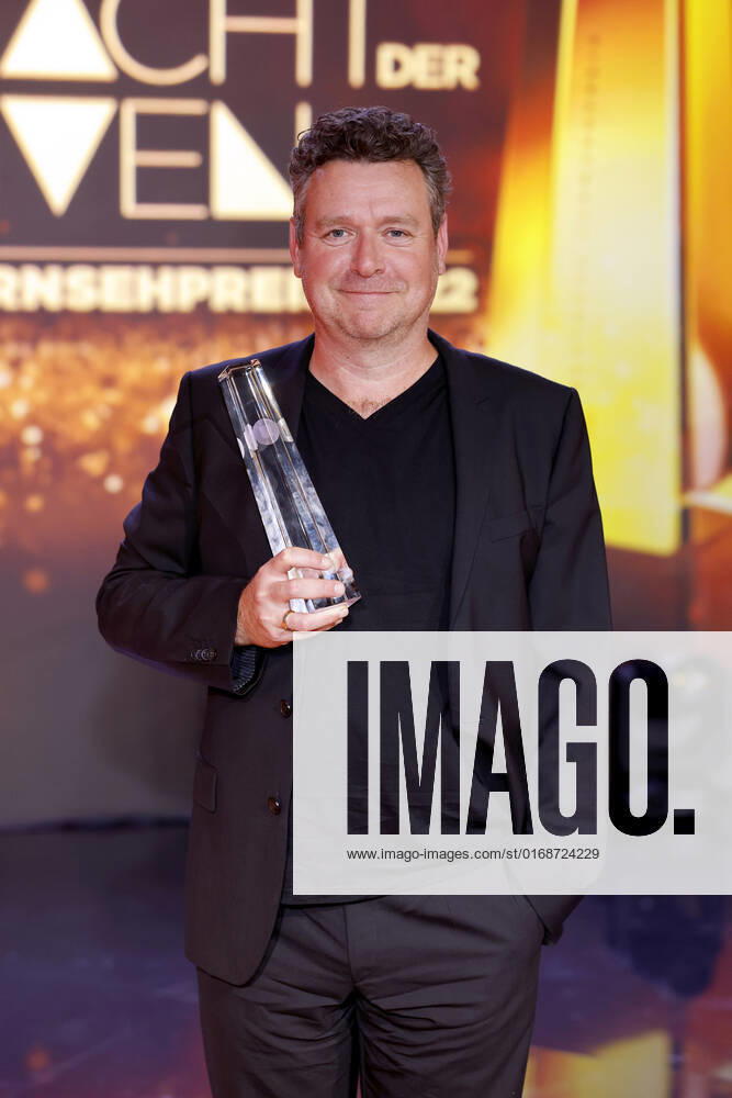 Autor Magnus Vattrodt, Preisträger in der Kategorie Bestes Buch Fiktion, bei der Verleihung des Deutschen Fernsehpreises bei Die Nacht der Kreativen - Der Deutsche Fernsehpreis 2022. Köln, 13.09.2022 NRW Deutschland
