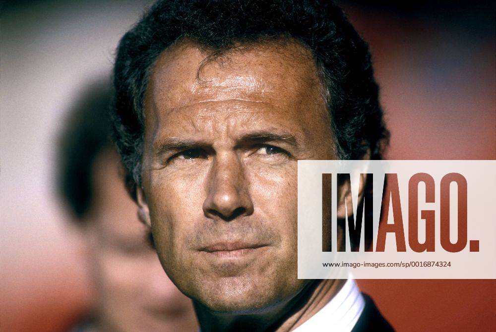 BECKENBAUER Franz Trainer Team_Deutschland FIFA Fussball Weltmeisterschaften 1990 in Italien Deutschland_Kolumbien 1_1 in Mailand Fussball Portrait