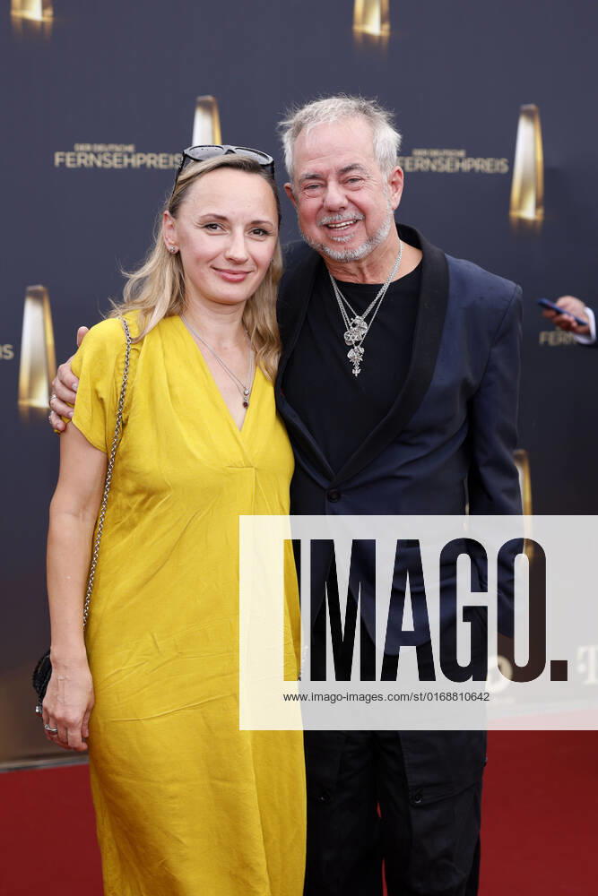 Musiker Helmut Zerlett und seine Frau Natalia Zerlett bei der Verleihung des Deutschen Fernsehpreises bei Die Nacht der Kreativen - Der Deutsche Fernsehpreis 2022. Köln, 13.09.2022 NRW Deutschland