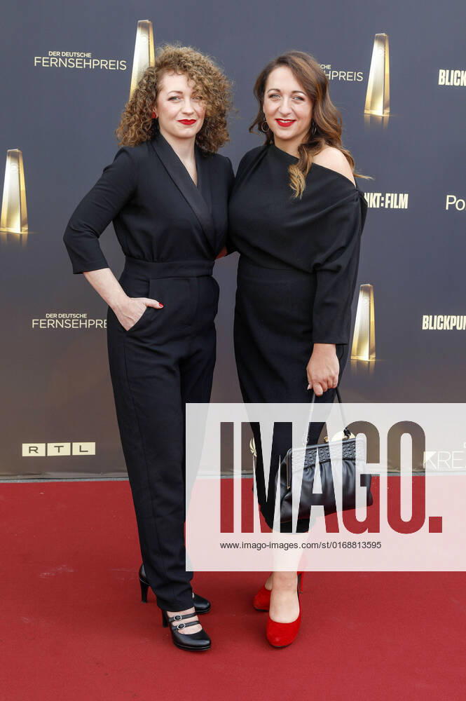 Janine Dauterich mit Schwester bei der Verleihung des Deutschen Fernsehpreises 2022 - Die Nacht der Kreativen im Studio Ehrenfeld. Köln