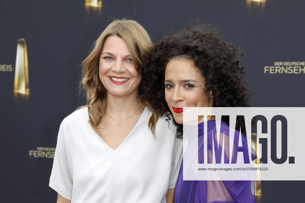 Barbara Ott und Arabella Bartsch bei der Verleihung des Deutschen Fernsehpreises 2022 - Die Nacht der Kreativen im Studio Ehrenfeld. Köln