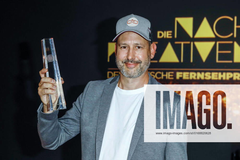 Johannes Spiecker bei der Verleihung des Deutschen Fernsehpreises 2022 - Die Nacht der Kreativen im Studio Ehrenfeld. Köln