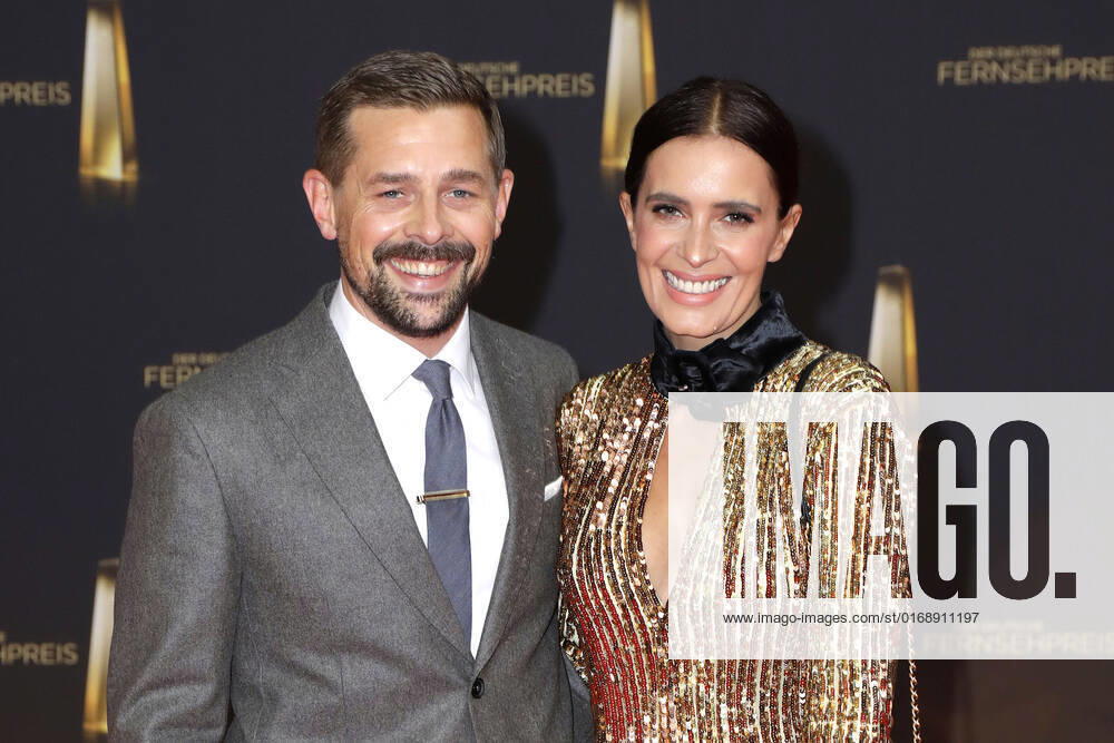 Klaas Heufer-Umlauf und seine Ehefrau Doris Golpashin bei der Deutscher Fernsehpreis Verleihung am 14.09.2022 in Koeln Deutscher Fernsehpreis Verleihung 2022 in Köln