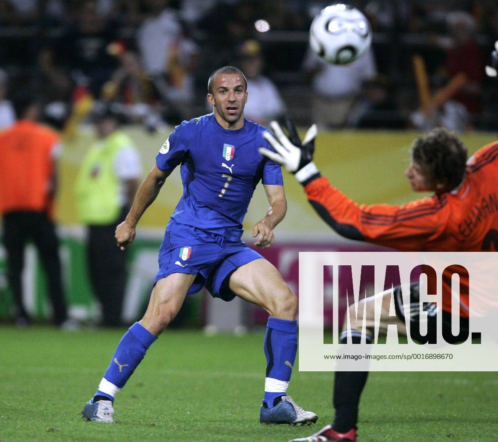 DEL_PIERO DEL PIERO Alessandro Team Italien erzielt hier das 2: 0 gegen Jens LEHMANN Halbfinale Deutschland-Italien FIFA_Fussball Weltmeisterschaften 2006 in Deutschland Fussball Spiel NR_61 Deutschland_Italien in Dortmund
