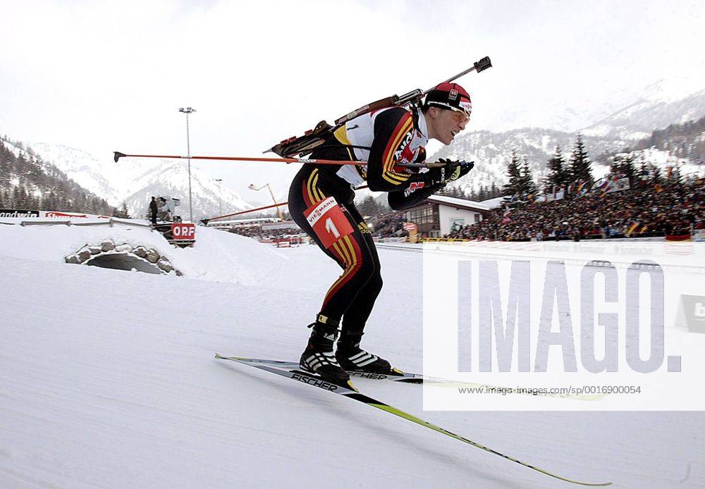 DISL Uschi wurde Einzelweltmeisterin in der Verfolgung über 10 km der Frauen bei der Biathlon WM 2005 in Hochfilzen und somit Doppelweltmeisterin innerhalb von 24 Stunden! Biathlon Weltmeisterschsften 2005 in Hochfilzen Österreich.Sport Biathlon Aktion.