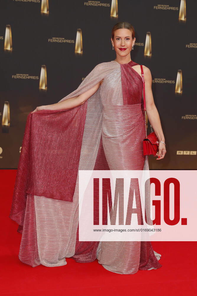 Der Deutsche Fernsehpreis 2021 Wolke Hegenbarth auf dem roten Teppich bei der Verleihung Der Deutsche Fernsehpreis Die TV-Highlights des Jahres am 14. September in den MMC Studios Köln.