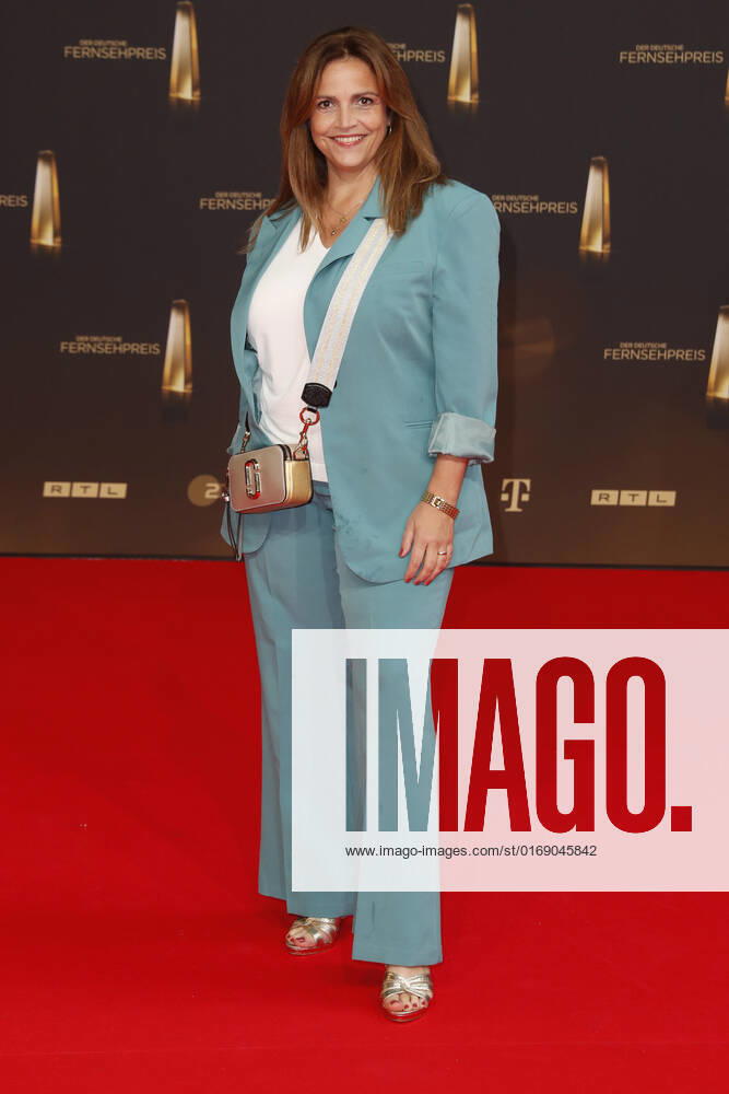 Der Deutsche Fernsehpreis 2021 Rebecca Immanuel auf dem roten Teppich bei der Verleihung Der Deutsche Fernsehpreis Die TV-Highlights des Jahres am 14. September in den MMC Studios Köln.