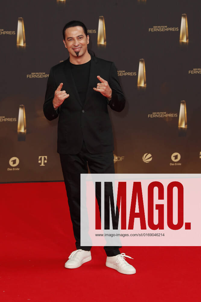 Der Deutsche Fernsehpreis 2021 Bülent Ceylan auf dem roten Teppich bei der Verleihung Der Deutsche Fernsehpreis Die TV-Highlights des Jahres am 14. September in den MMC Studios Köln.