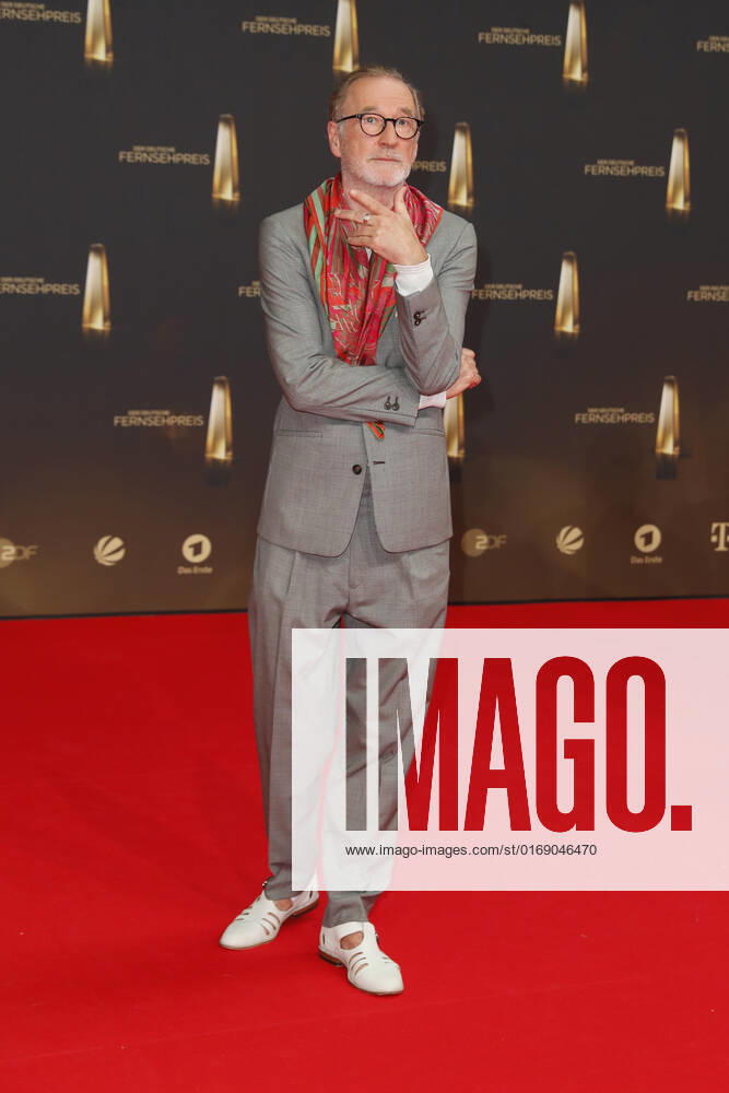 Der Deutsche Fernsehpreis 2021 Peter Lohmeyer auf dem roten Teppich bei der Verleihung Der Deutsche Fernsehpreis Die TV-Highlights des Jahres am 14. September in den MMC Studios Köln.