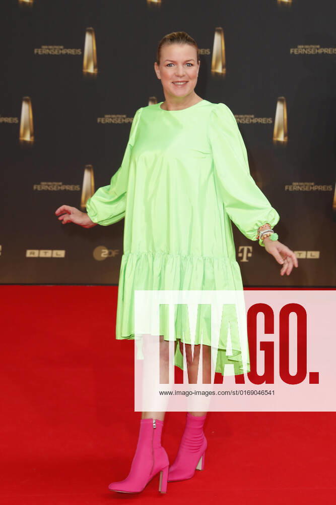 Der Deutsche Fernsehpreis 2021 Mirja Boes auf dem roten Teppich bei der Verleihung Der Deutsche Fernsehpreis Die TV-Highlights des Jahres am 14. September in den MMC Studios Köln.