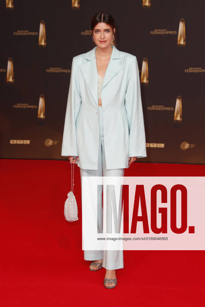 Der Deutsche Fernsehpreis 2021 Marie Nasemann auf dem roten Teppich bei der Verleihung Der Deutsche Fernsehpreis Die TV-Highlights des Jahres am 14. September in den MMC Studios Köln.