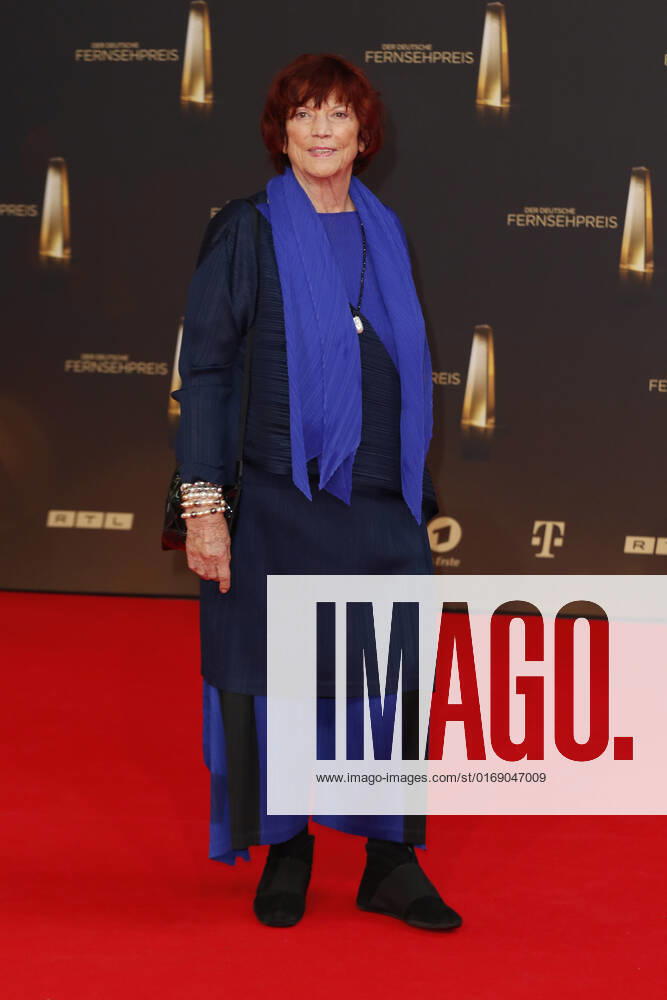 Der Deutsche Fernsehpreis 2021 Regina Ziegler auf dem roten Teppich bei der Verleihung Der Deutsche Fernsehpreis Die TV-Highlights des Jahres am 14. September in den MMC Studios Köln.