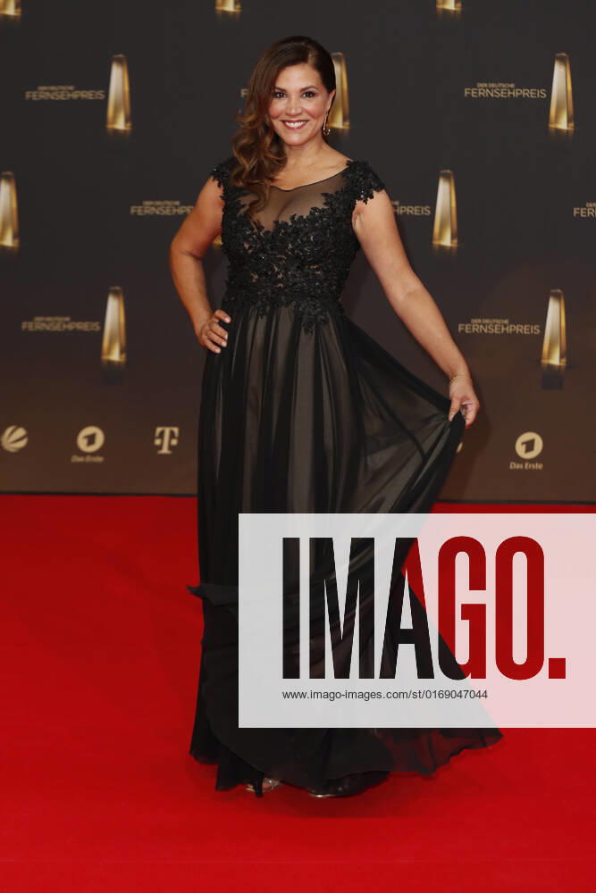 Der Deutsche Fernsehpreis 2021 Karen Webb auf dem roten Teppich bei der Verleihung Der Deutsche Fernsehpreis Die TV-Highlights des Jahres am 14. September in den MMC Studios Köln.