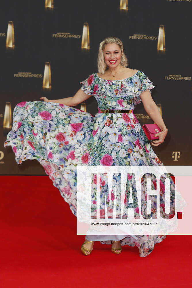 Der Deutsche Fernsehpreis 2021 Ruth Moschner auf dem roten Teppich bei der Verleihung Der Deutsche Fernsehpreis Die TV-Highlights des Jahres am 14. September in den MMC Studios Köln.