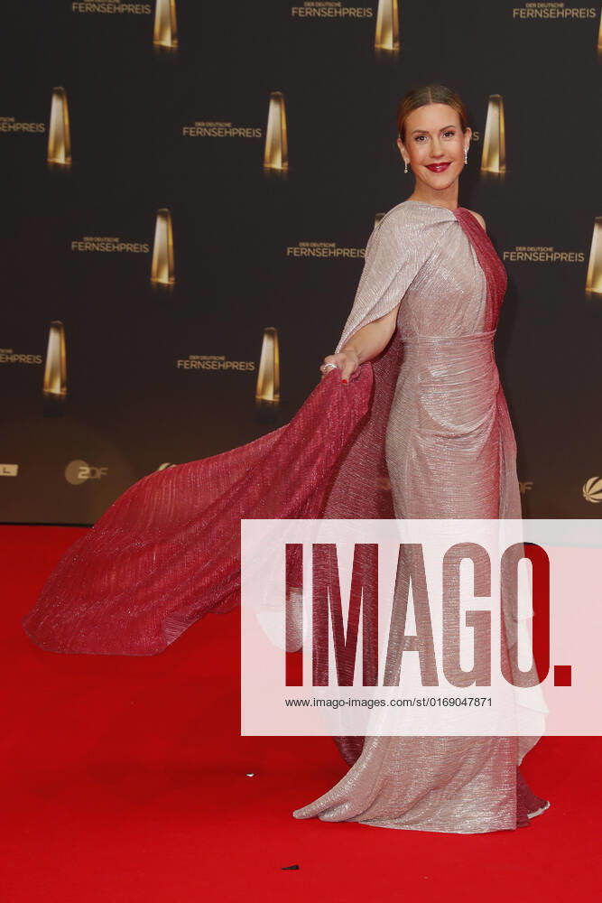 Der Deutsche Fernsehpreis 2021 Wolke Hegenbarth auf dem roten Teppich bei der Verleihung Der Deutsche Fernsehpreis Die TV-Highlights des Jahres am 14. September in den MMC Studios Köln.