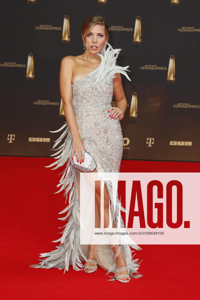 Der Deutsche Fernsehpreis 2021 Victoria Swarovski auf dem roten Teppich bei der Verleihung Der Deutsche Fernsehpreis Die TV-Highlights des Jahres am 14. September in den MMC Studios Köln.
