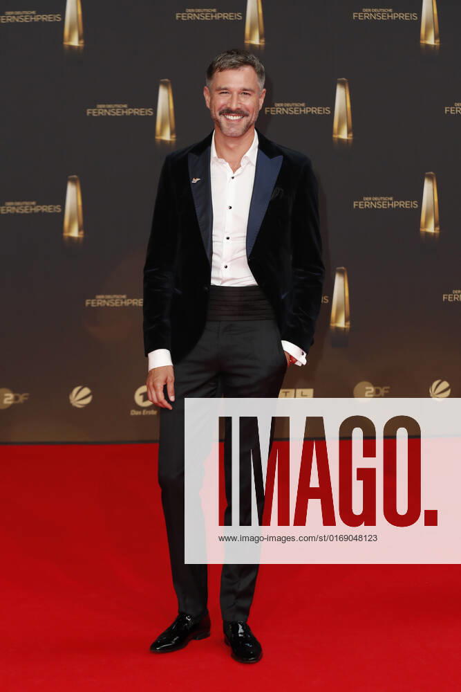 Der Deutsche Fernsehpreis 2021 Jochen Schropp auf dem roten Teppich bei der Verleihung Der Deutsche Fernsehpreis Die TV-Highlights des Jahres am 14. September in den MMC Studios Köln.