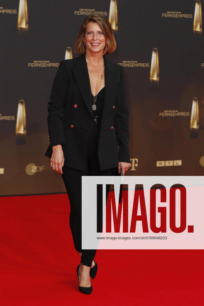 Der Deutsche Fernsehpreis 2021 Valerie Niehaus auf dem roten Teppich bei der Verleihung Der Deutsche Fernsehpreis Die TV-Highlights des Jahres am 14. September in den MMC Studios Köln.