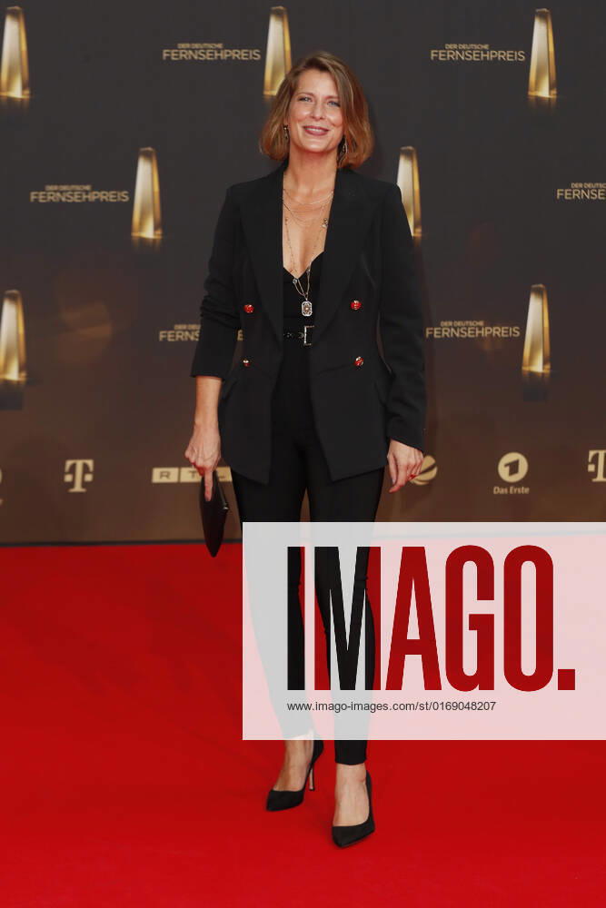 Der Deutsche Fernsehpreis 2021 Valerie Niehaus auf dem roten Teppich bei der Verleihung Der Deutsche Fernsehpreis Die TV-Highlights des Jahres am 14. September in den MMC Studios Köln.