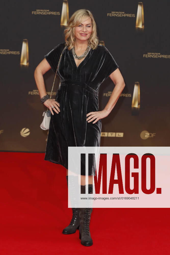 Der Deutsche Fernsehpreis 2021 Gesine Cukrowski auf dem roten Teppich bei der Verleihung Der Deutsche Fernsehpreis Die TV-Highlights des Jahres am 14. September in den MMC Studios Köln.
