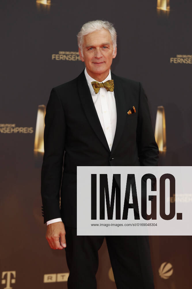 Der Deutsche Fernsehpreis 2021 Walter Sittler auf dem roten Teppich bei der Verleihung Der Deutsche Fernsehpreis Die TV-Highlights des Jahres am 14. September in den MMC Studios Köln.