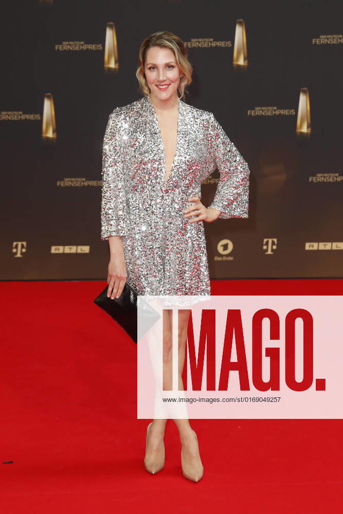 Der Deutsche Fernsehpreis 2021 Nicola Kastner auf dem roten Teppich bei der Verleihung Der Deutsche Fernsehpreis Die TV-Highlights des Jahres am 14. September in den MMC Studios Köln.