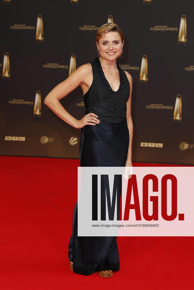 Der Deutsche Fernsehpreis 2021 Mala Emde auf dem roten Teppich bei der Verleihung Der Deutsche Fernsehpreis Die TV-Highlights des Jahres am 14. September in den MMC Studios Köln.