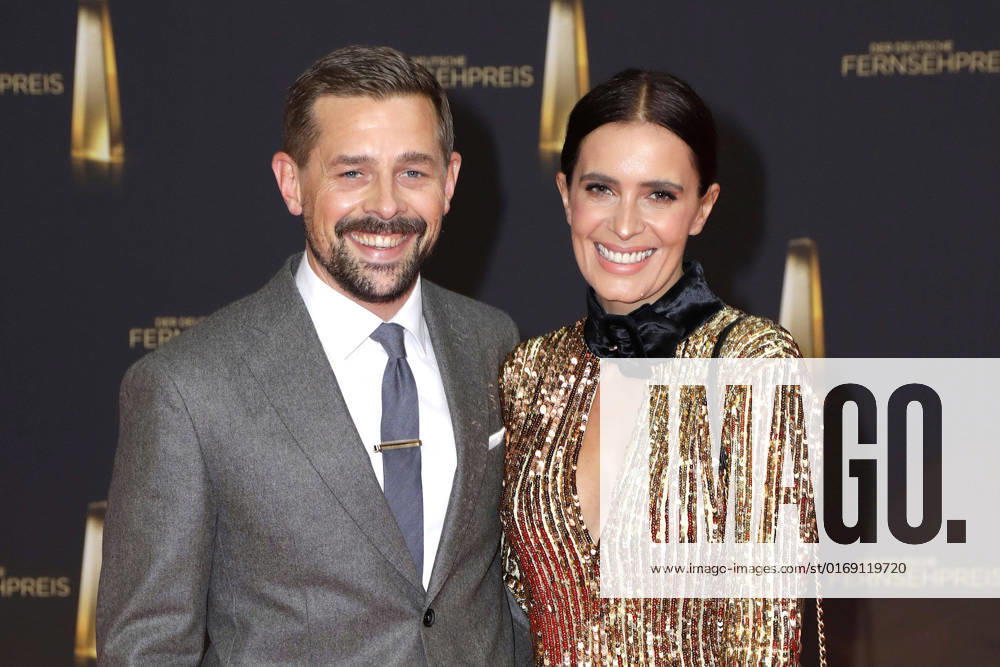 Klaas Heufer-Umlauf und seine Ehefrau Doris Golpashin bei der Deutscher Fernsehpreis Verleihung am 14.09.2022 in Koeln Deutscher Fernsehpreis Verleihung 2022 in Köln