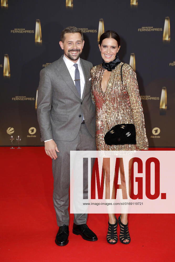 Klaas Heufer-Umlauf und seine Ehefrau Doris Golpashin bei der Deutscher Fernsehpreis Verleihung am 14.09.2022 in Koeln Deutscher Fernsehpreis Verleihung 2022 in Köln