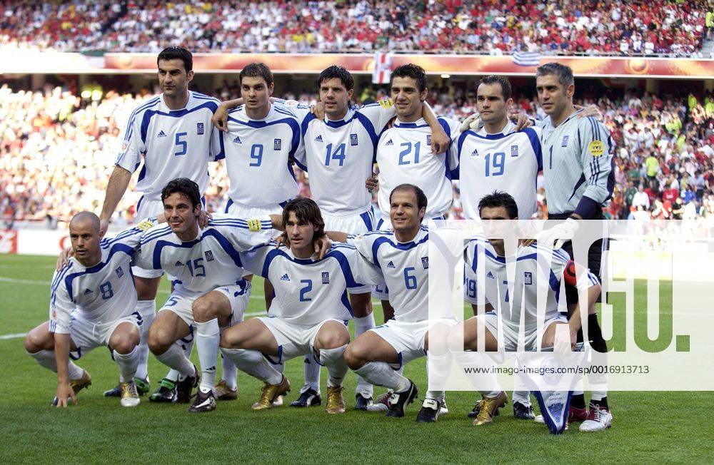 Fußball, EM Finale 2004 in Lissabon, Portugal - Griechenland 0:1 EUROPAMEISTER 2004 Team Griechenland Manschaft Finale Griechenland - Portugal 1: 0 in Lissabon. Fussball . UEFA Fussball Europameisterschaften 2004 in Portugal Copyright