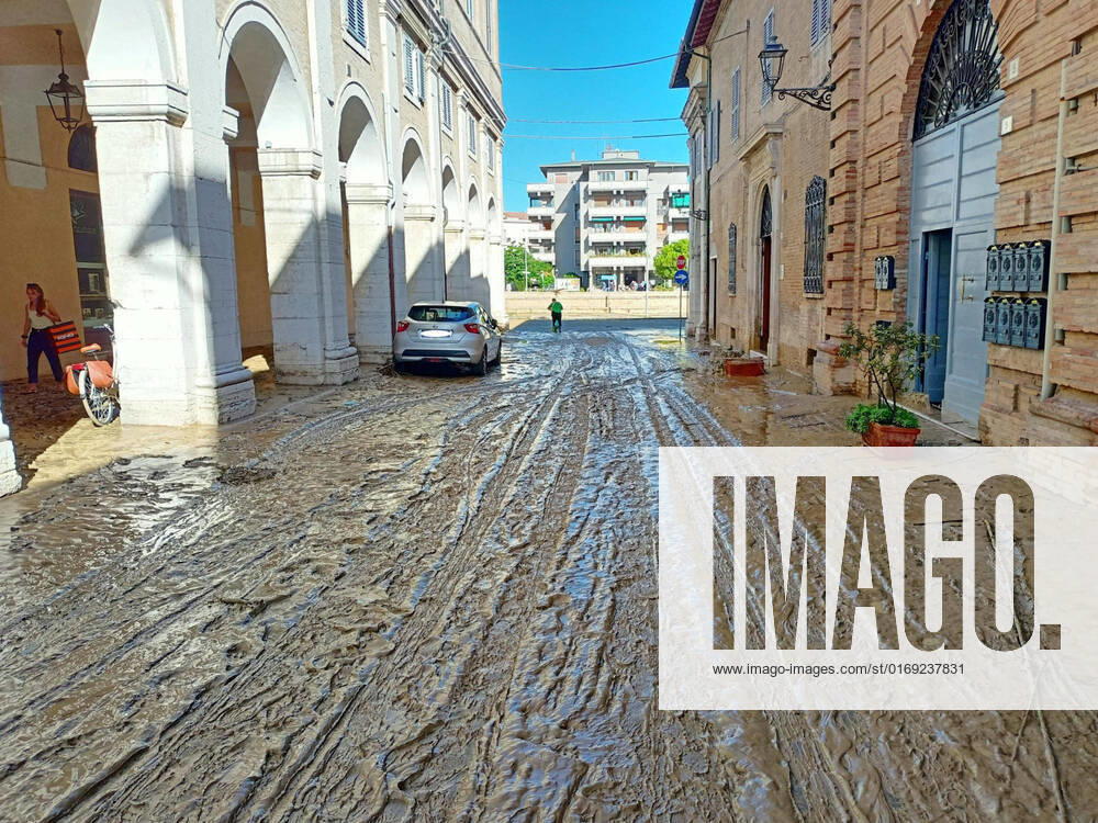 The streets flooded by the flood wave of the Misa due to heavy rains overnight rain bomb in Senigallia, Italy, 16 September 2022. At least seven people died following flash floods due to rain bombs and heavy winds in the province of Ancona.ANSA SENIGALLIA - ZUMAa110 20220916_zaf_a110_002