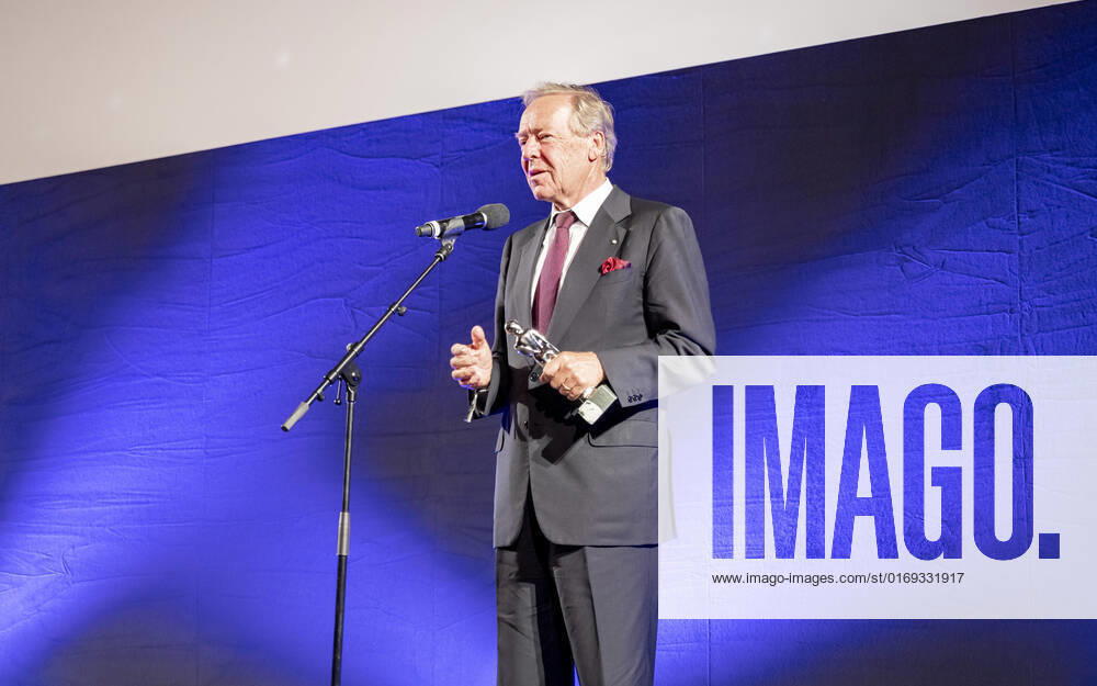 20220916 Kurier Romy-Branchenfest 2022 WIEN, OESTERREICH - 16. SEPTEMBER: Produzent Herbert Kloiber, Preistraeger der Platin Romy 2022 fuer sein Lebenswerk bei dem Kurier Romy-Brachenfest 2022, bei dem im Rahmen einer festlichen Verleihung, die kreativen Talente hinter der Kamera in 15 Kategorien Nomnierten, geehrt werden am 16. September 2022 im Gartenbaukino in Wien, Oesterreich. 220916_SEPA_17_027