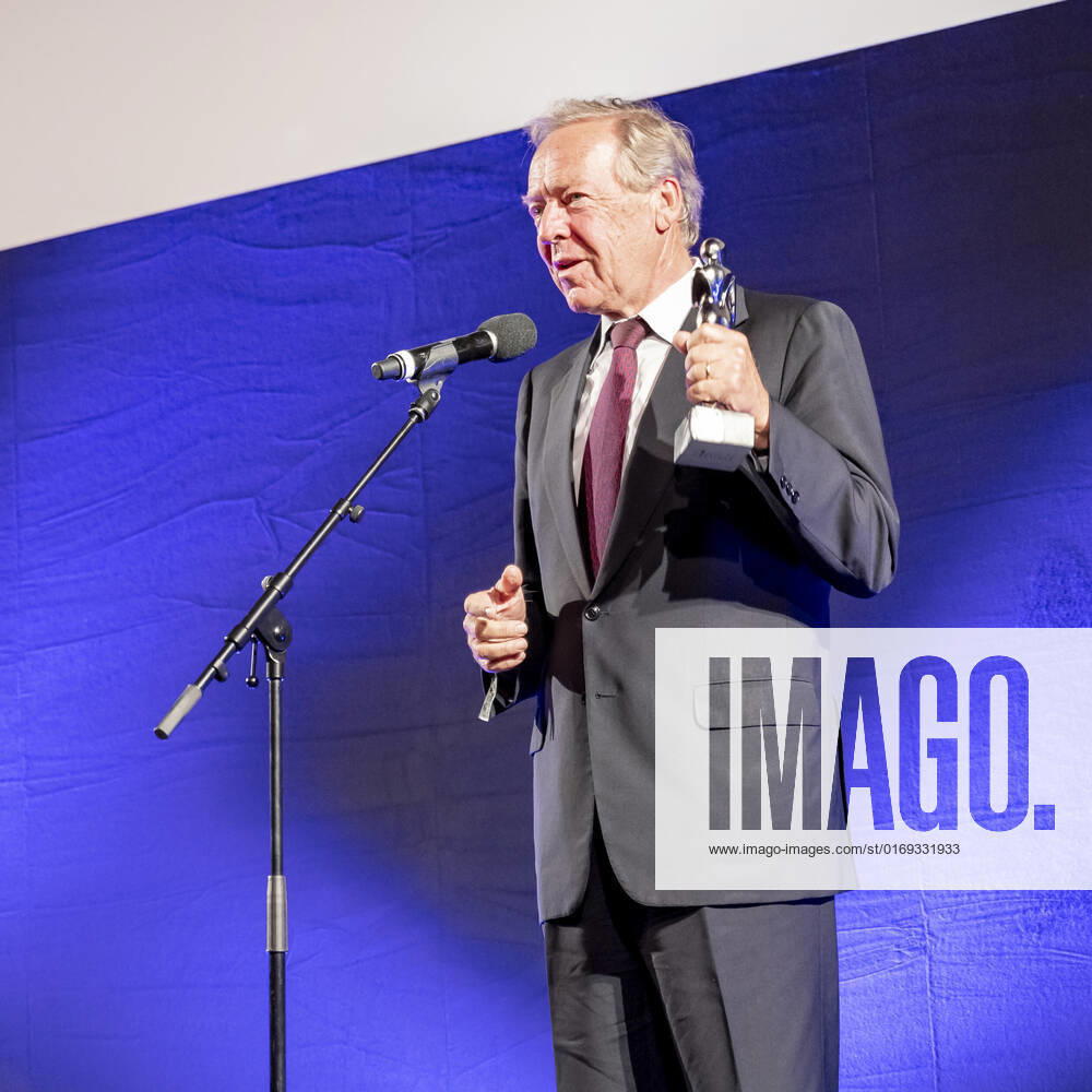 20220916 Kurier Romy-Branchenfest 2022 WIEN, OESTERREICH - 16. SEPTEMBER: Produzent Herbert Kloiber, Preistraeger der Platin Romy 2022 fuer sein Lebenswerk bei dem Kurier Romy-Brachenfest 2022, bei dem im Rahmen einer festlichen Verleihung, die kreativen Talente hinter der Kamera in 15 Kategorien Nomnierten, geehrt werden am 16. September 2022 im Gartenbaukino in Wien, Oesterreich. 220916_SEPA_17_028