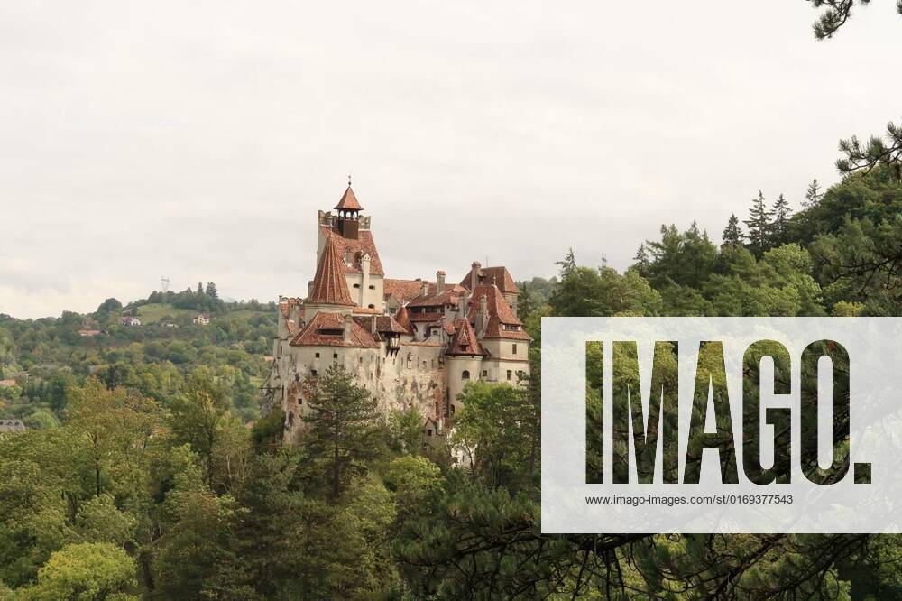 Breathtaking view onto Bran Castle on a summer day, Breathtaking view onto Bran Castle on a summer day, Brasov, Romania 2021, Breathtaking view onto Bran Castle on a summer day, Brasov, Romania 2021, 21.04.2022,