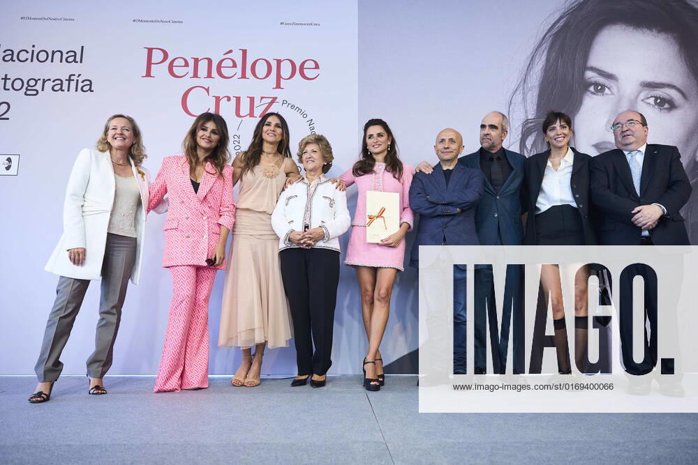 Encarna Sanchez, Monica Cruz, MIquel Iceta, Nadia Calvino, Luis Tosar during National Cinematrogy Award to Penelope Cruz during 70th San Sebastian International Film Festival at Victoria Eugenia Theatre on September 17, 2022 in Donostia San Sebastian, SpainPenelope Cruz receives National Cinematrogy Award during 70th San Sebastian International Film Festival at Victoria Eugenia Theatre on September 17, 2022 in Donostia San Sebastian, Spain Madrid Spain - ZUMAg15_ 20220917_zaf_g15_125