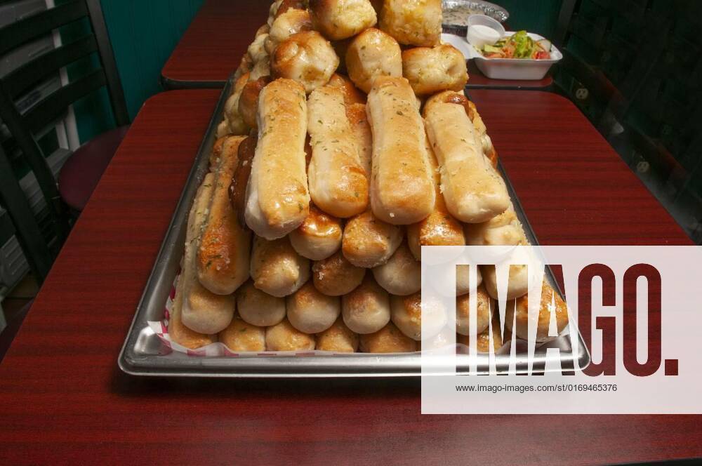 IMAGO Creative, Food, Brot, Knoblauchbrot Delicious bread sticks, delicious Italian side dish known as bread sticks, delicious Italian side dish known as bread sticks, 04.06.2022,