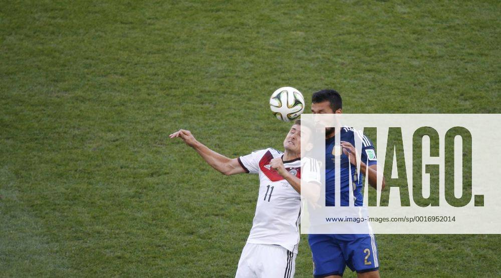 RIO DE JANEIRO, July 13, 2014 (Xinhua) -- Germany s Miroslav Klose competes for a header with Argentina s Ezequiel Garay during the final match between Germany and Argentina of 2014 FIFA World Cup at the Estadio do Maracana Stadium in Rio de Janeiro, Brazil, on July 13, 2014. (Xinhua Liao Yujie)(rh) (SP)BRAZIL-RIO DE JANEIRO-WORLD CUP 2014-FINAL-GERMANY VS ARGENTINA