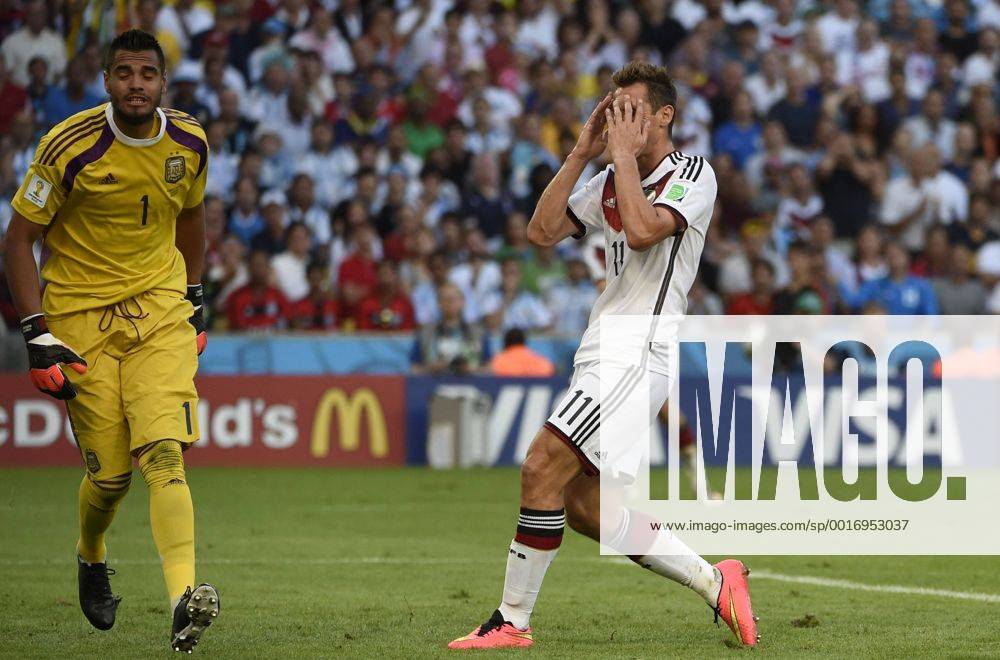 RIO DE JANEIRO, July 13, 2014 (Xinhua) -- Germany s Miroslav Klose (R) reacts during the final match between Germany and Argentina of 2014 FIFA World Cup at the Estadio do Maracana Stadium in Rio de Janeiro, Brazil, on July 13, 2014. (Xinhua Yang Lei)(pcy) (SP)BRAZIL-RIO DE JANEIRO-WORLD CUP 2014-FINAL-GERMANY VS ARGENTINA