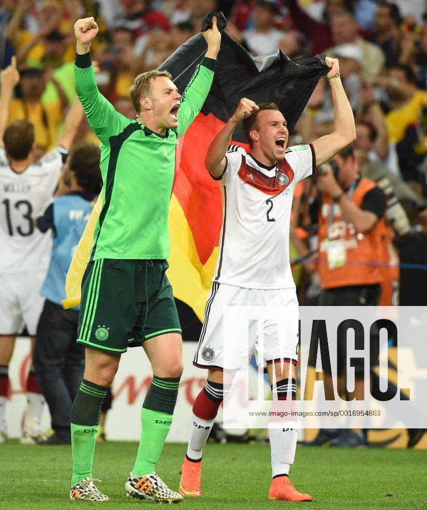 RIO DE JANEIRO, July 13, 2014 (Xinhua) -- Germany s Kevin Grosskreutz (R) and goalkeeper Manuel Neuer celebrate their victory after the final match between Germany and Argentina of 2014 FIFA World Cup at the Estadio do Maracana Stadium in Rio de Janeiro, Brazil, on July 13, 2014. Germany won 1-0 over Argentina after 120 minutes and took its fourth World Cup title on Sunday. (Xinhua Liu Dawei)(pcy) (SP)BRAZIL-RIO DE JANEIRO-WORLD CUP 2014-FINAL-GERMANY VS ARGENTINA