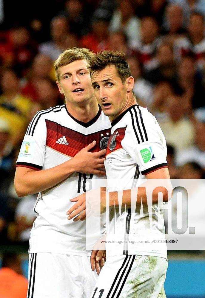 RIO DE JANEIRO, July 13, 2014 (Xinhua) -- Germany s Miroslav Klose (R) and Toni Kroos react during the final match between Germany and Argentina of 2014 FIFA World Cup at the Estadio do Maracana Stadium in Rio de Janeiro, Brazil, on July 13, 2014. (Xinhua Liu Dawei)(pcy) (SP)BRAZIL-RIO DE JANEIRO-WORLD CUP 2014-FINAL-GERMANY VS ARGENTINA
