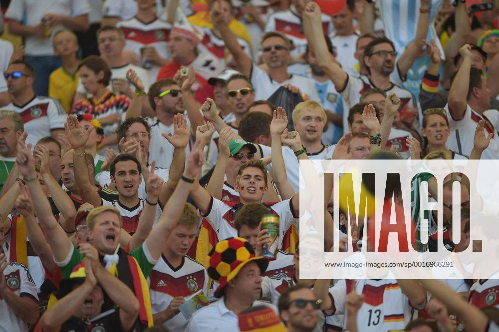 Fussball WM 2014, Finale Deutschland - Argentinien, v.l. Deutsche Fans