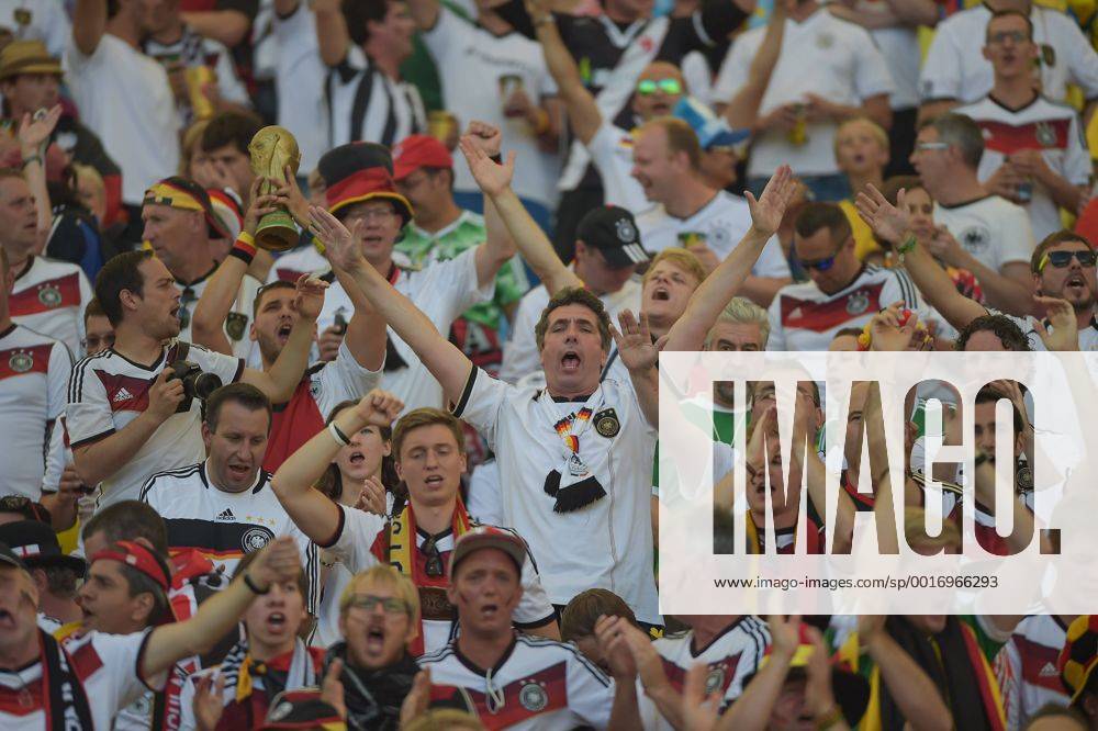 Fussball WM 2014, Finale Deutschland - Argentinien, v.l. Deutsche Fans