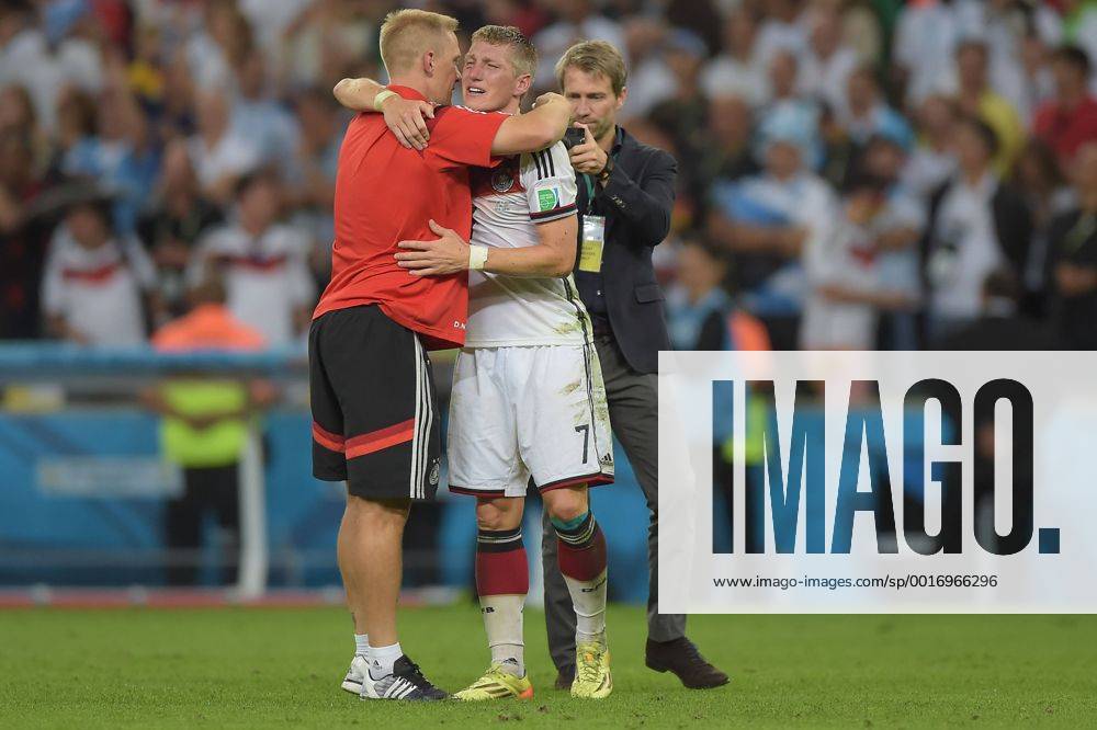 Fussball WM 2014, Finale - Deutschland - Argentinien, v.l. Bastian Schweinsteiger (Deutsche Fussball Nationalmannschaft DFB) jubeln jubelt nach Spielende.