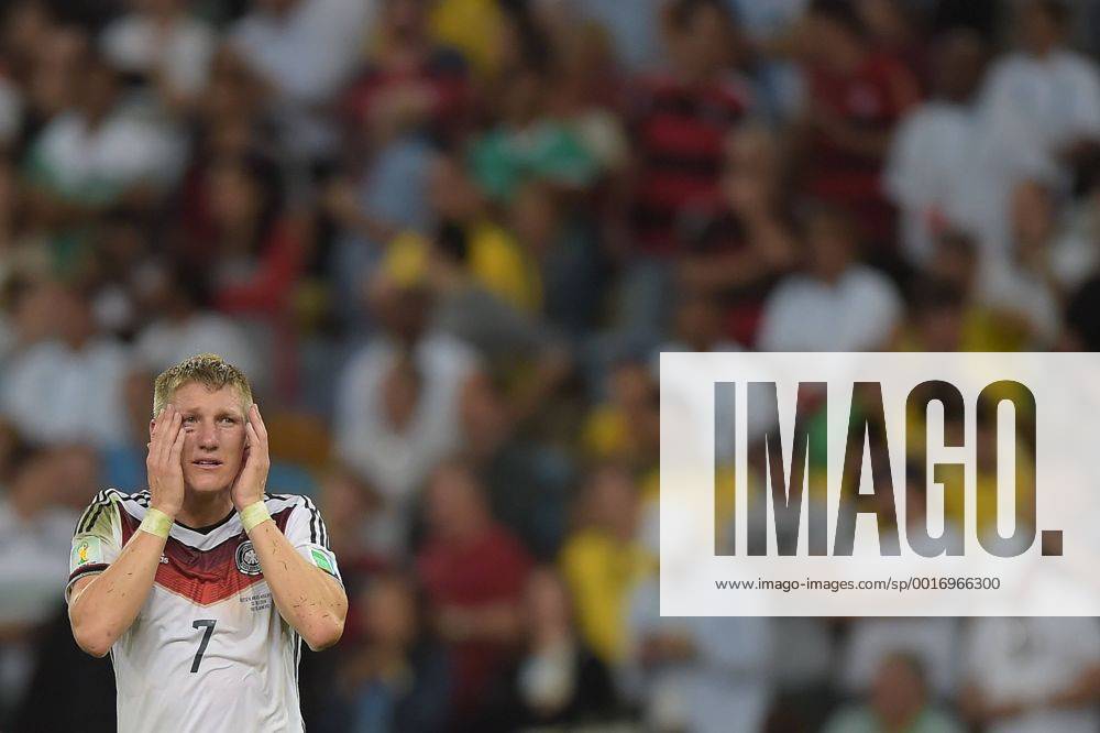 Fussball WM 2014, Finale - Deutschland - Argentinien, v.l. Bastian Schweinsteiger (Deutsche Fussball Nationalmannschaft DFB) jubeln jubelt nach Spielende.
