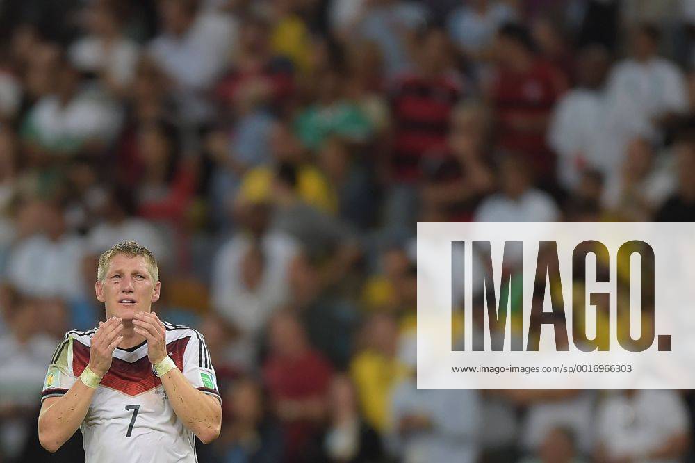Fussball WM 2014, Finale - Deutschland - Argentinien, v.l. Bastian Schweinsteiger (Deutsche Fussball Nationalmannschaft DFB) jubeln jubelt nach Spielende.