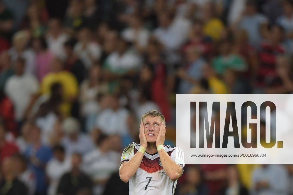 Fussball WM 2014, Finale - Deutschland - Argentinien, v.l. Bastian Schweinsteiger (Deutsche Fussball Nationalmannschaft DFB) jubeln jubelt nach Spielende.