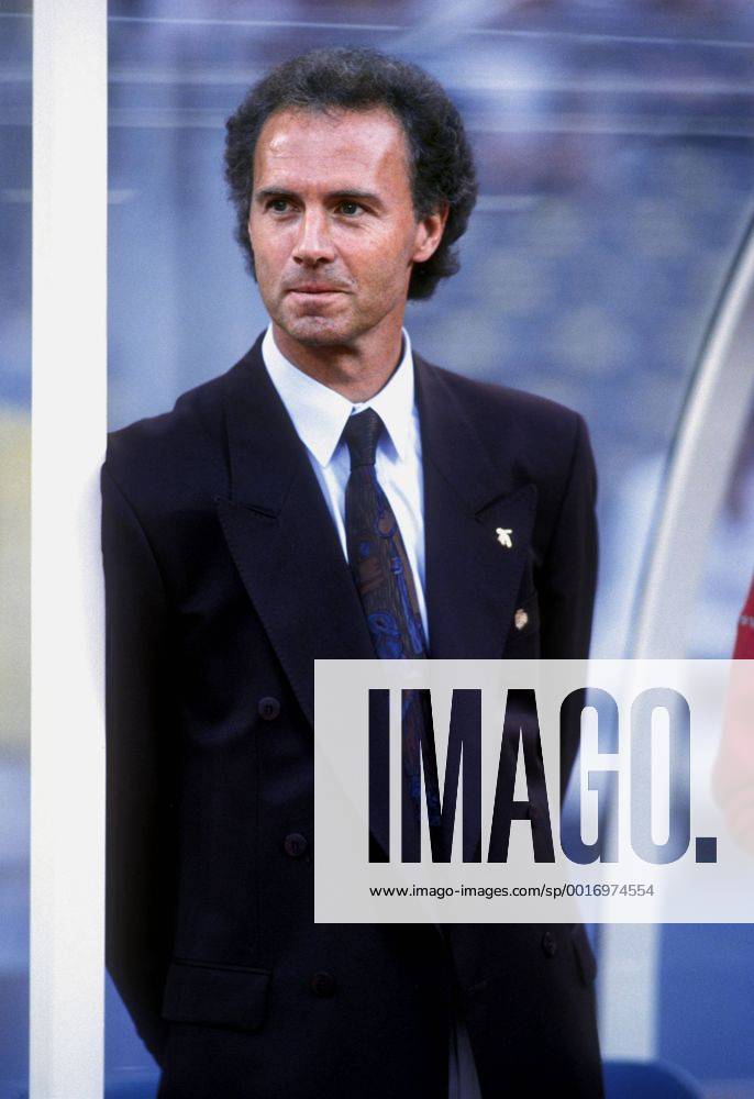 BECKENBAUER Franz Trainer Team Deutschland FIFA Fussball Weltmeisterschaften 1990 in Italien Halbfinale England-Deutschland 4 : 5 am 04.07.1990 in Turin