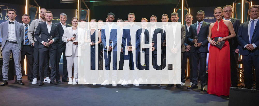 20220919 26. Bruno-Gala WIEN, OESTERREICH - 19. SEPTEMBER: Gruppüenbild mit allen SiegerInnen nach der Preisverleihung anlaesslich des 26. Bruno Galas, Das Fest Der SpielerInnen, praesentiert von Kronen Zeitung im Globe Wien in der Marx-Halle am 19. September 2022 in Wien, Oesterreich. 220919_SEPA_17_030